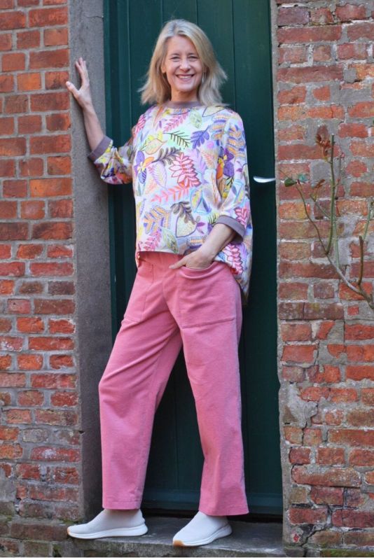 Bluse Viskose bunt und Cordhose 2