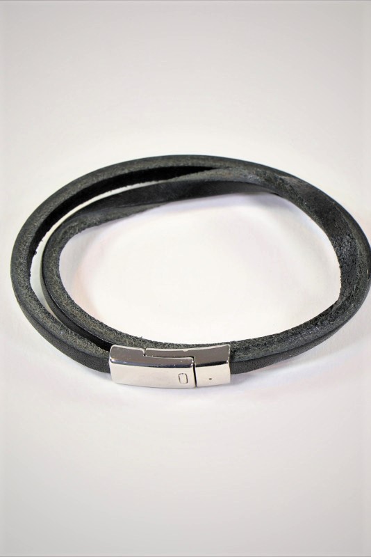 ostedesign_produkte_accessoires_lederarmband_hochkant_schwarz